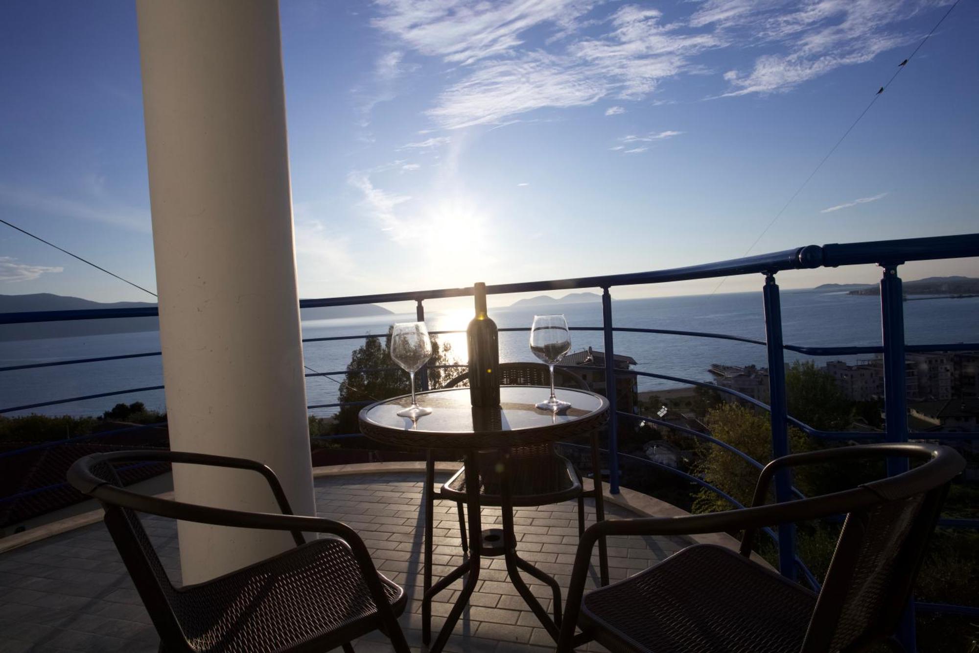 Jico Travel - Villa Colombo Vlorë Zimmer foto