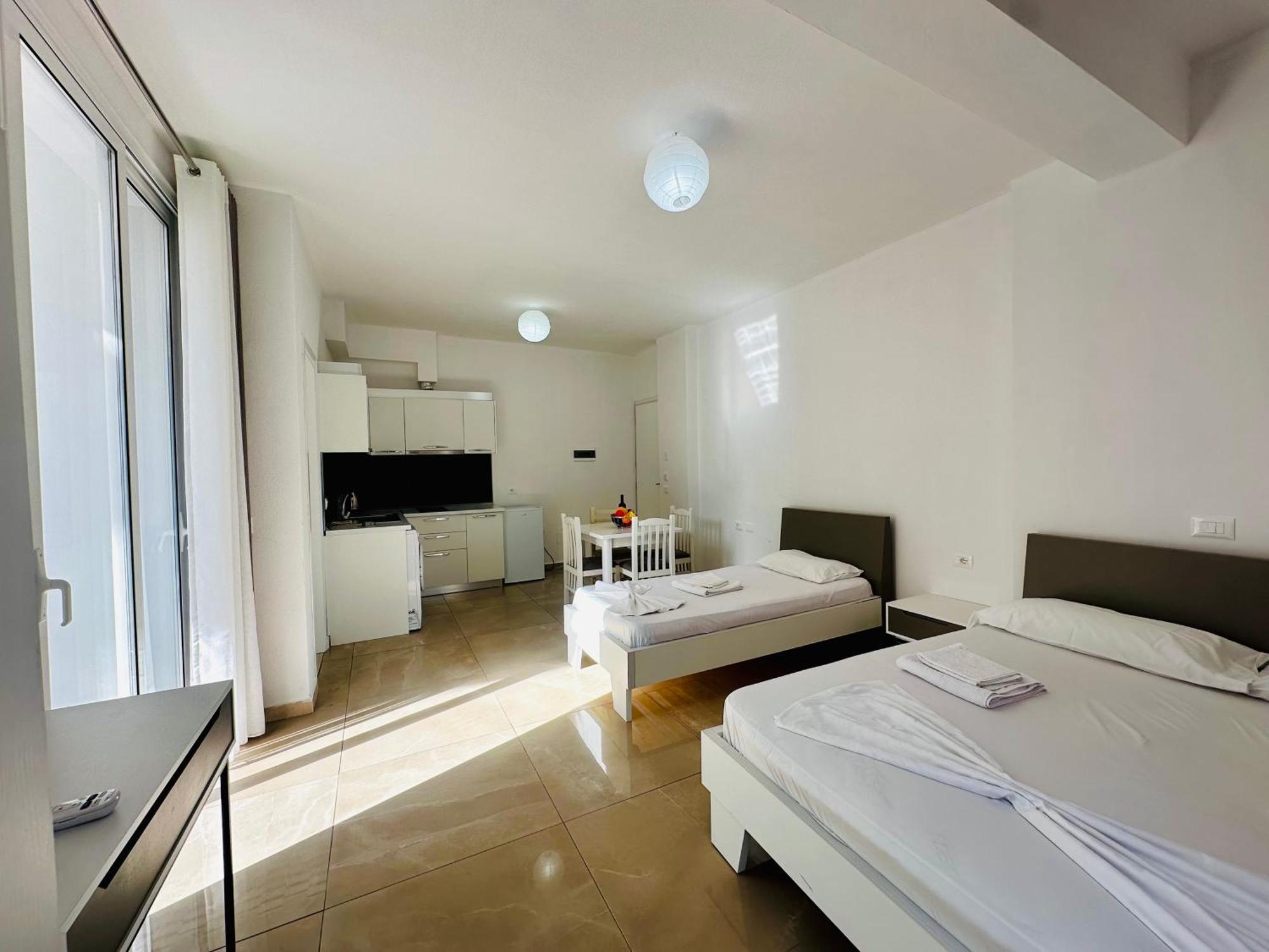 Jico Travel - Villa Colombo Vlorë Zimmer foto