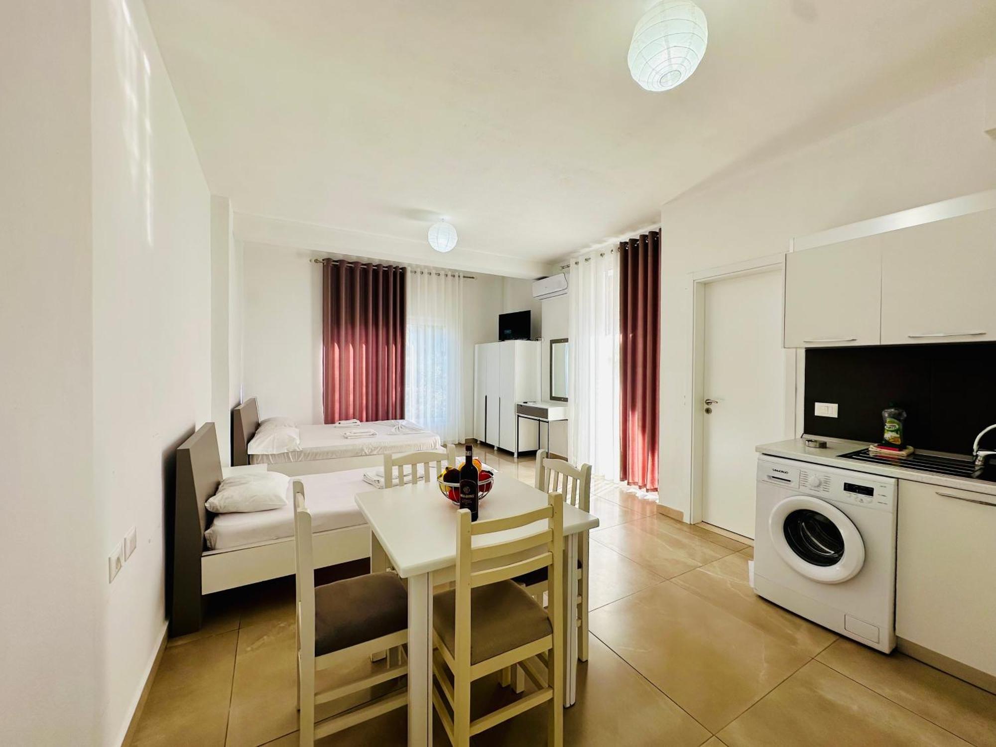 Jico Travel - Villa Colombo Vlorë Zimmer foto