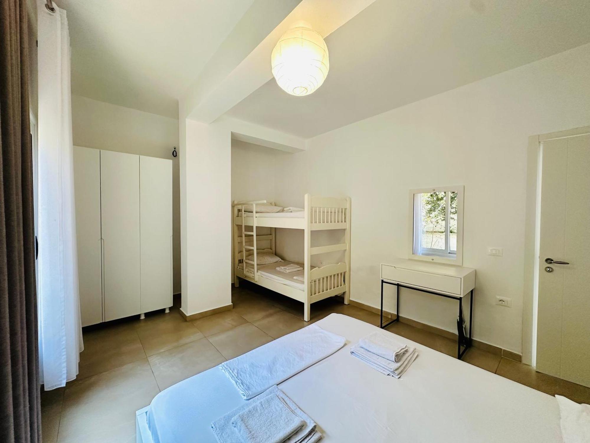 Jico Travel - Villa Colombo Vlorë Zimmer foto