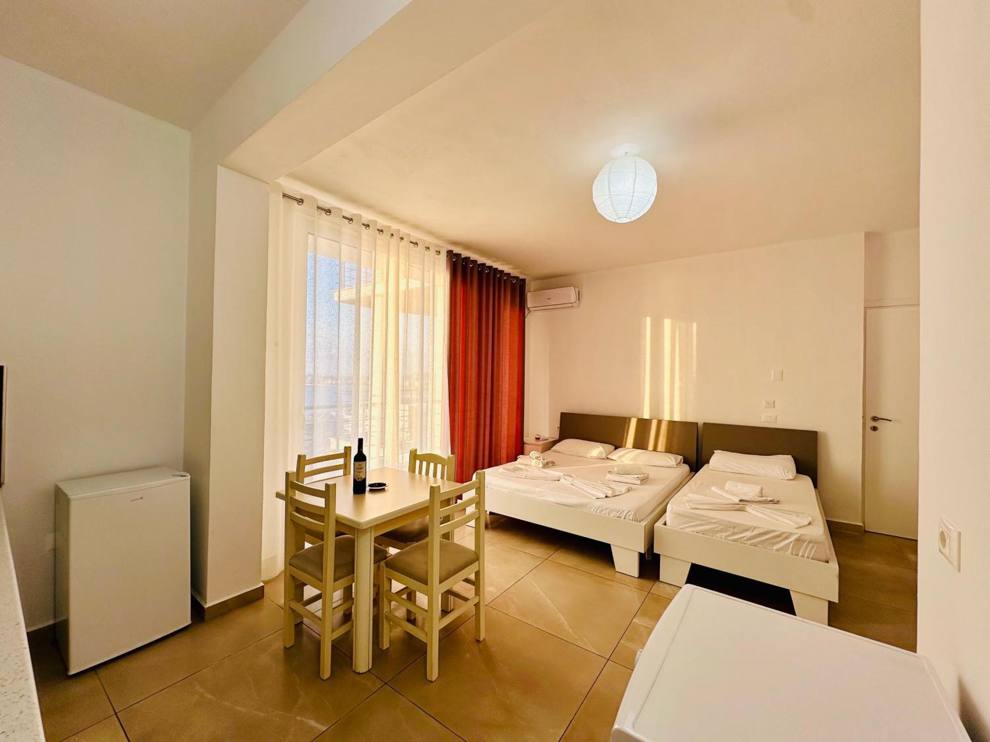 Jico Travel - Villa Colombo Vlorë Zimmer foto